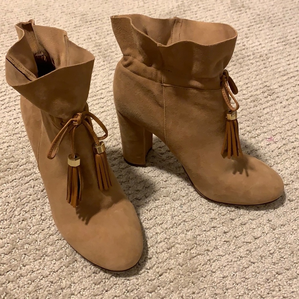 Louise et Cie suede bootie, size 6.5, brand new, never worn.